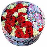 Цветы в коробке со сладостями
