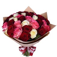 35 разноцветных роз