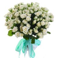 Белые кустовые розы букет