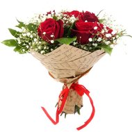 9 красных роз с гипсофилой