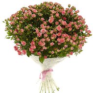 Букет из розовых кустовых роз