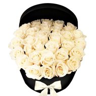 Композиция роз в круглой коробке