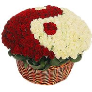 Корзина из 351белой и красной розы