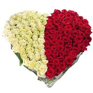 Сердце из 101 розы белой и красной