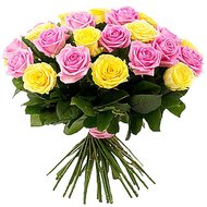 25 розовых и желтых роз