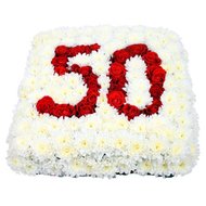 Цифра 50 из живых цветов