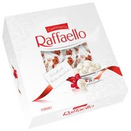 Конфеты Raffaello в квадратной коробке