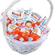 Корзина сладостей киндер