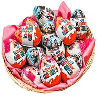 Яйца киндер сюрприз в корзине