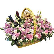 Корзина цветов, конфет и вина