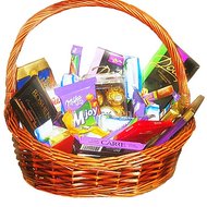 Корзина сладостей для детей