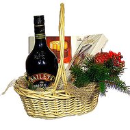 Корзинка с ликером «Baileys» и конфетами