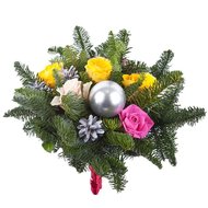 Новогодний букет из еловыми ветками