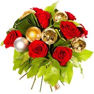 Новогодний букет из роз и игрушек