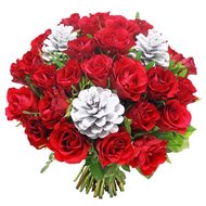 Новогодний букет роз с шишками