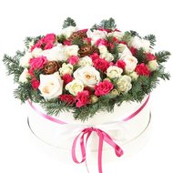 Новогодняя композиция из роз в коробке