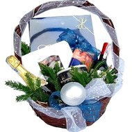 Новогодняя подарочная корзина с конфетами