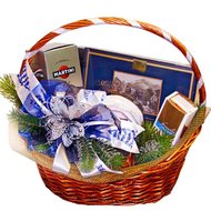 Новорічний кошик із солодощами та шампанським