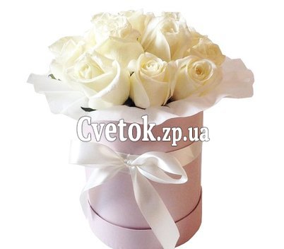 11 белых роз в коробке