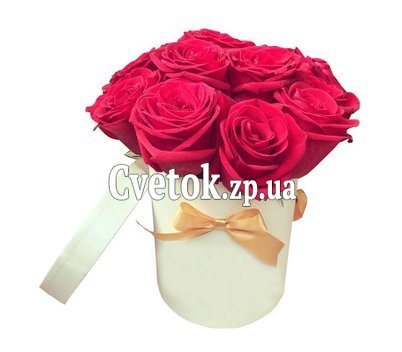 11 красных роз в коробке