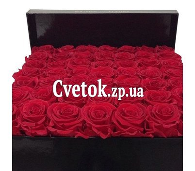 35 красных роз в коробке
