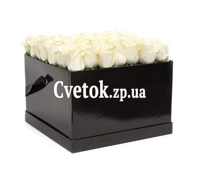 Белые розы в коробке