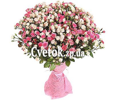 Букет из белых и розовых кустовых роз