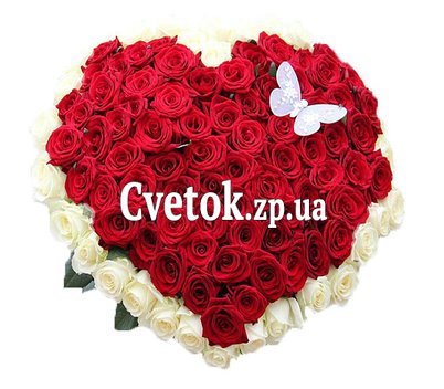 Букет из красных и белых роз в виде сердца