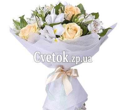 Букет из роз и альстромерий