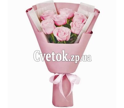 7 розовых роз