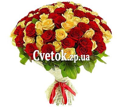 75 красных и кремовых роз