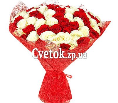 Букет с красными и белыми розами