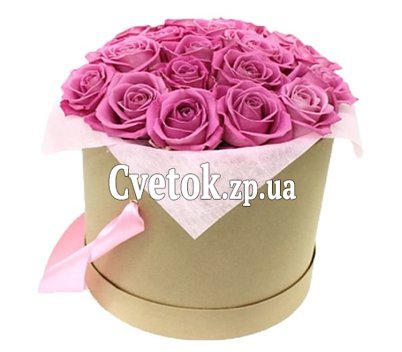 Коробка с розовыми розами