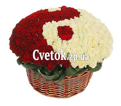 Корзина из 351белой и красной розы