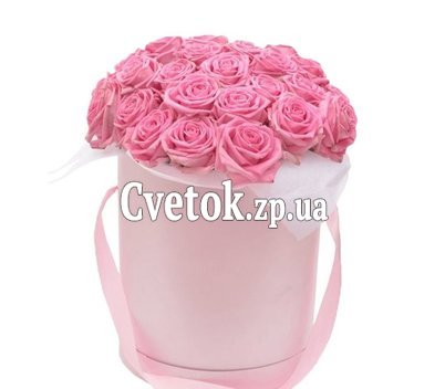 Круглая коробка розовых роз