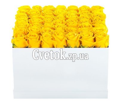 Квадратная коробка с желтыми розами