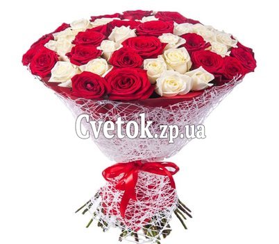 47 красных и белых роз