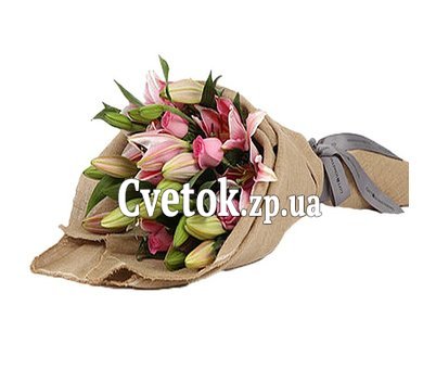 Розовый букет из лилий и роз