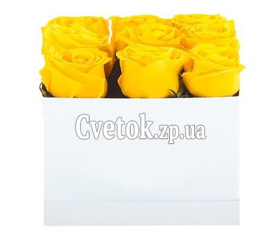 Желтые розы в квадратной коробке
