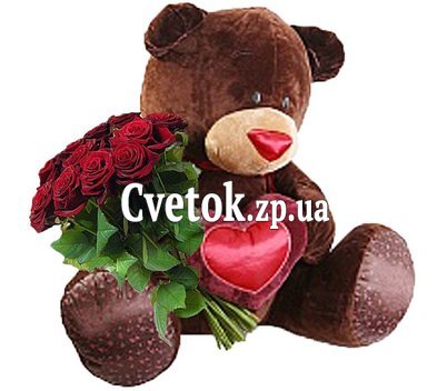 Большой мишка и букет роз
