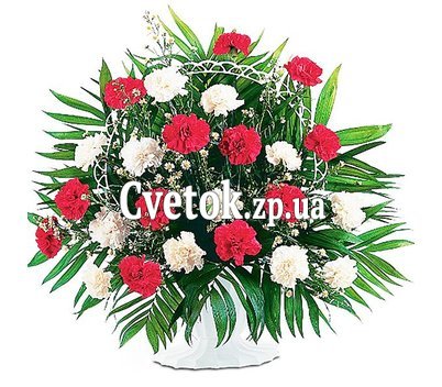Букет из гвоздик в корзине
