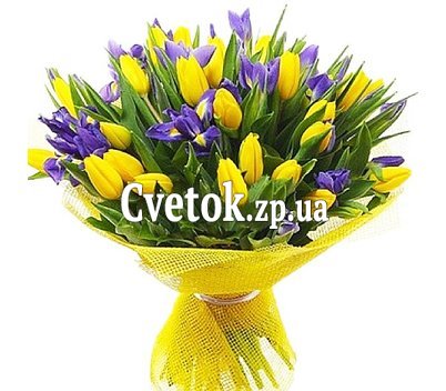 Букет из ирисов и тюльпанов