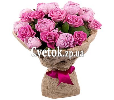 Букет из пионов и роз