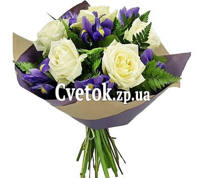 Букет из роз и ирисов