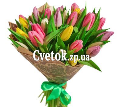 Букет разноцветных тюльпанов