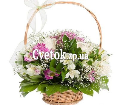Цветочная композиция в корзинке