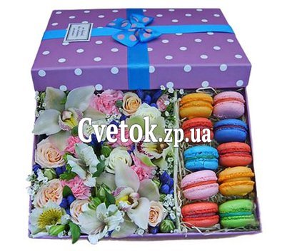 Цветы и макарунс