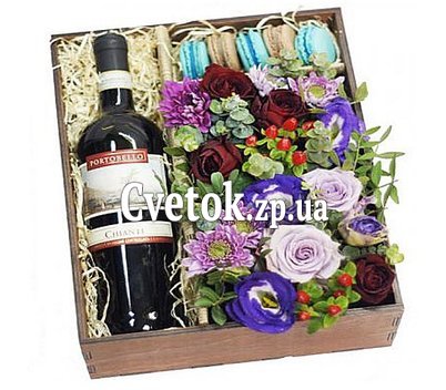 Цветы и вино в коробке