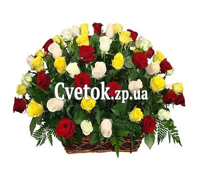 Цветы в корзине розы