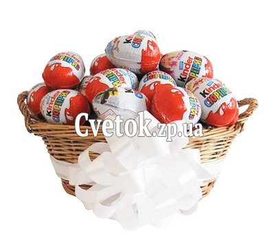 Киндер сюрприз в корзине